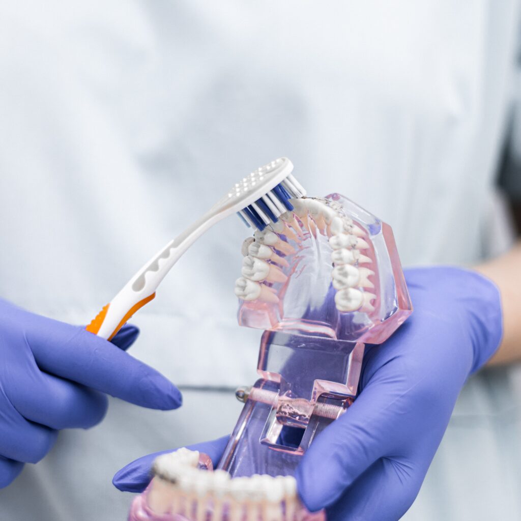 El higienista dental tiene un papel importante en la educación y construcción de confianza con el paciente.
